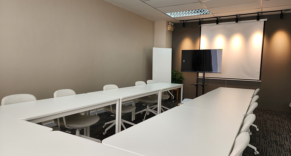 Co-working Space photo5 on right side.jpg